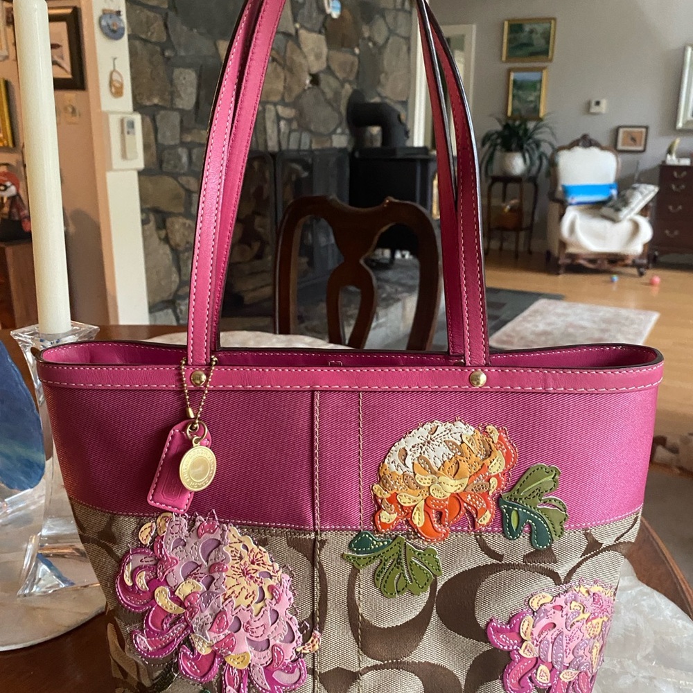 Coach Bag 2008 Signature Floral Appliqué Tote Bag.